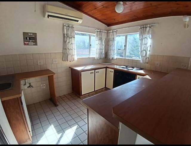 2 BEDROOM APARTMENT FOR SALE IN MARGATE BEACH